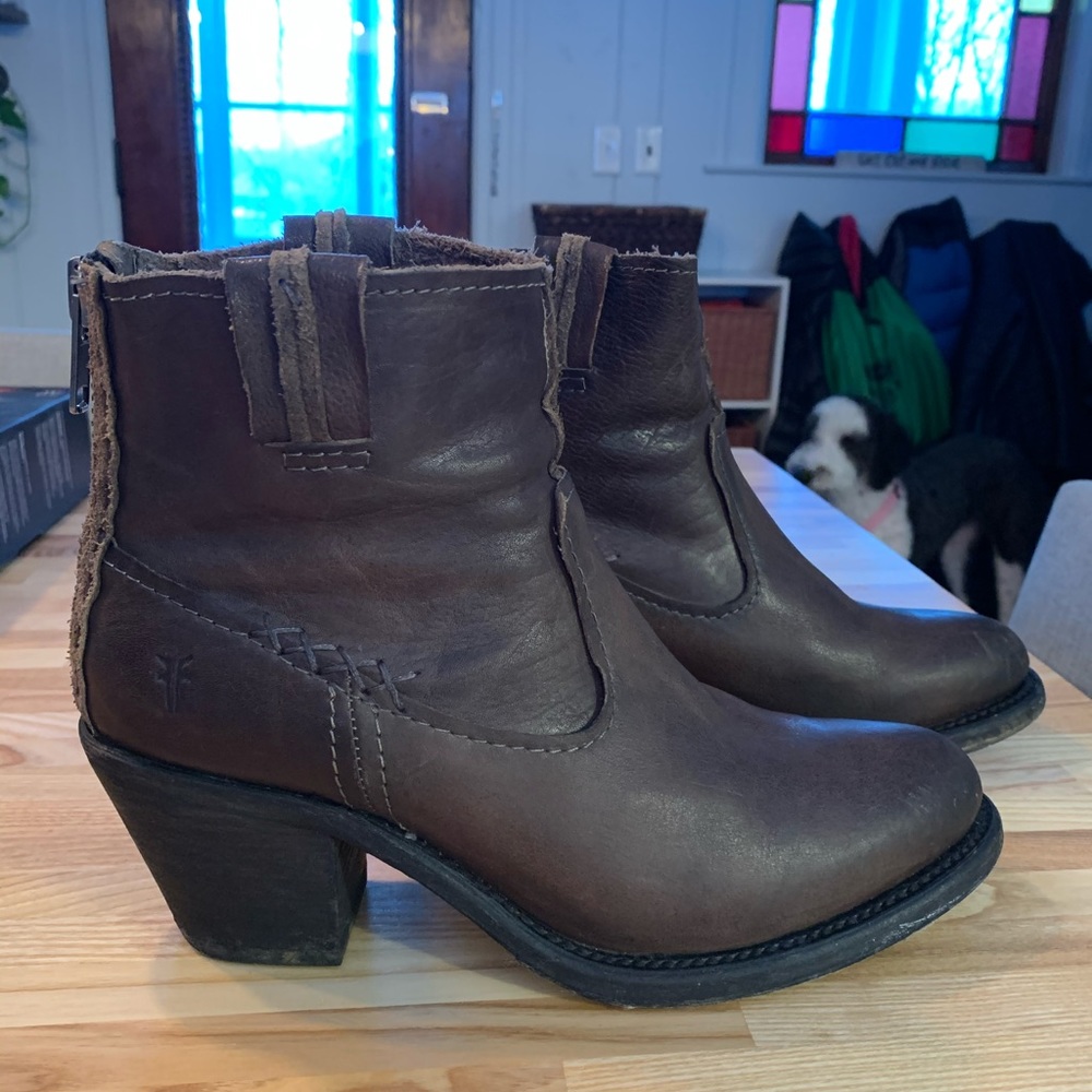 Brown FRYE ‘Leslie’ Ankle Boots Size 9.5